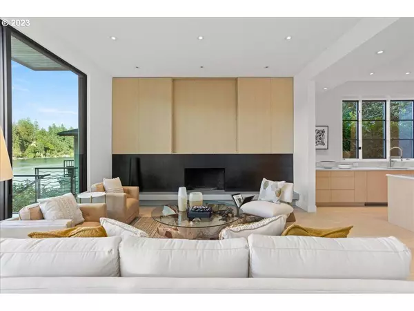 1617 LAKE FRONT RD, Lake Oswego, OR 97034