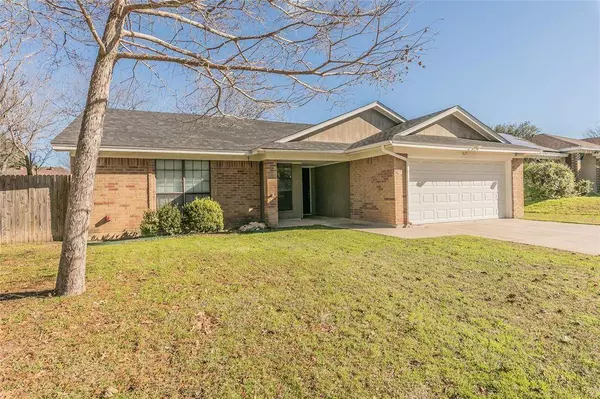 825 Bristol Avenue, Saginaw, TX 76179