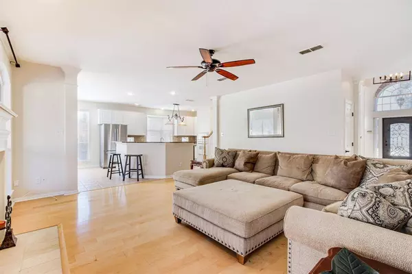 2816 Meadow Glen Drive, Flower Mound, TX 75022