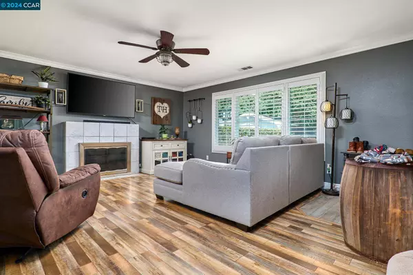 1863 Scott Rd, Concord, CA 94519