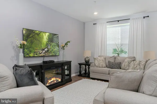 107 EDGEWATER CT, Quakertown, PA 18951