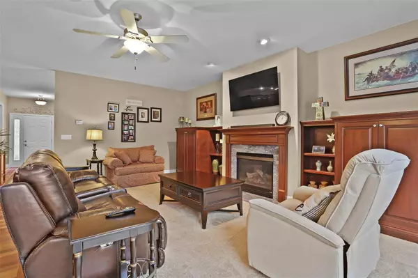 9 Timberwood DR, Maryville, IL 62062