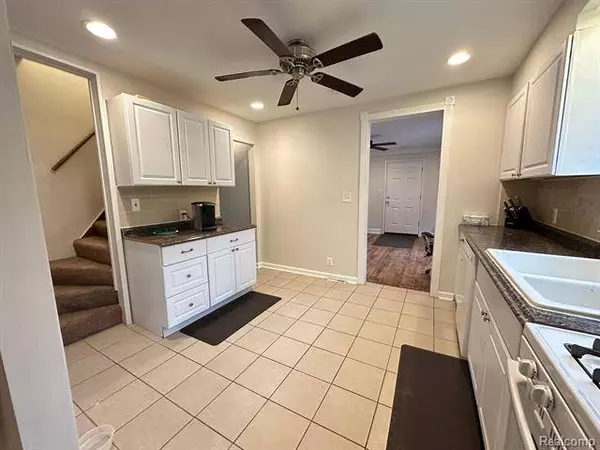 21184 Nummer Street, Warren, MI 48089