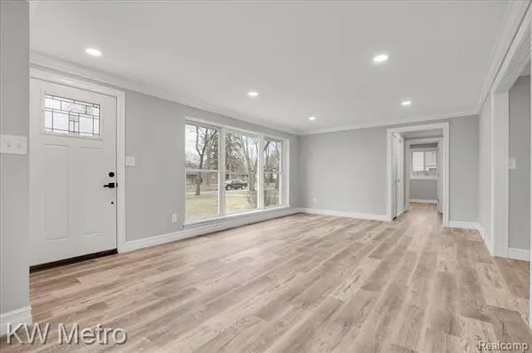 29270 RAMBLING Road, Southfield, MI 48076