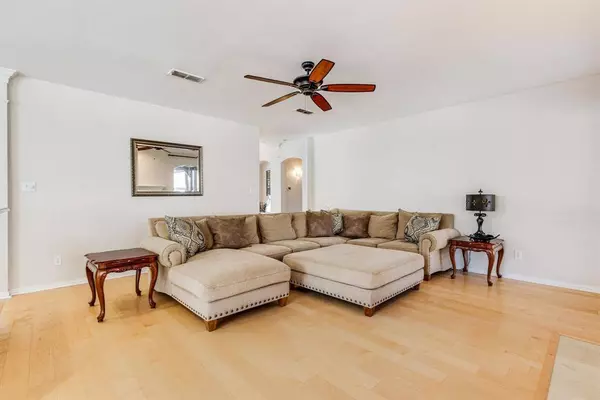 2816 Meadow Glen Drive, Flower Mound, TX 75022