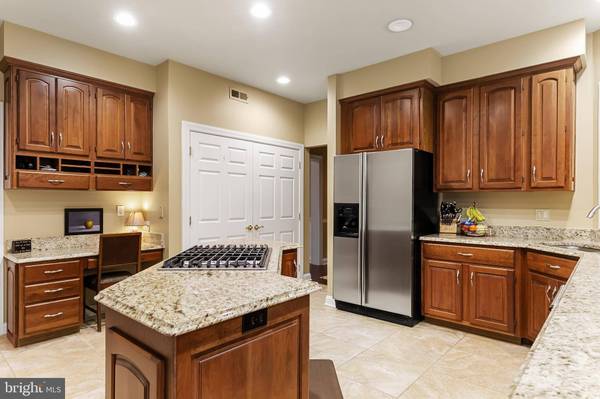 6 FOXBORO CT, Voorhees, NJ 08043