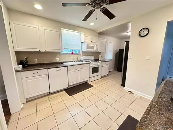 21184 Nummer Street, Warren, MI 48089