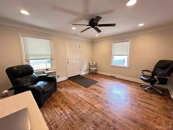 21184 Nummer Street, Warren, MI 48089