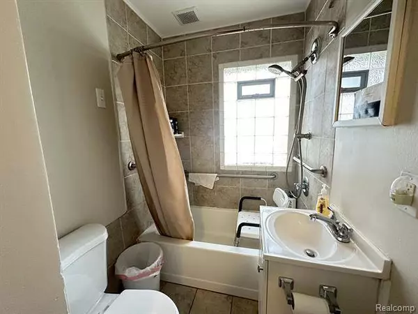 21184 Nummer Street, Warren, MI 48089