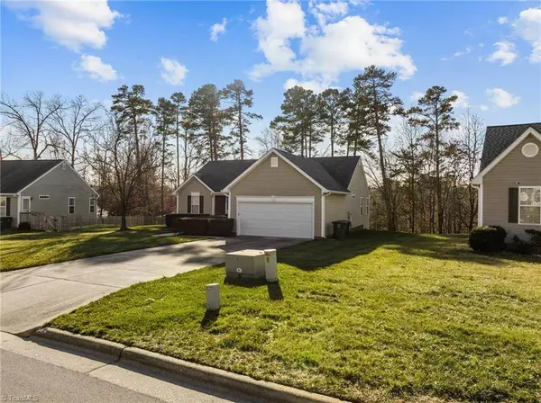 3008 Butterwood DR, Jamestown, NC 27282