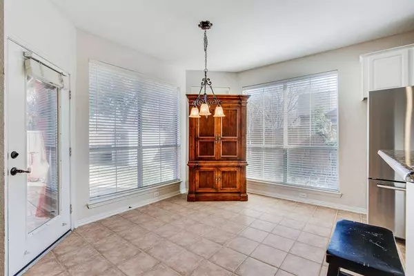 2816 Meadow Glen Drive, Flower Mound, TX 75022