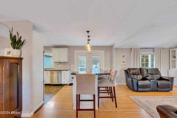 2 Compen Place, Colonie, NY 12110