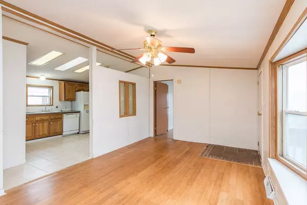 517 Main Street, Park City, IL 60085