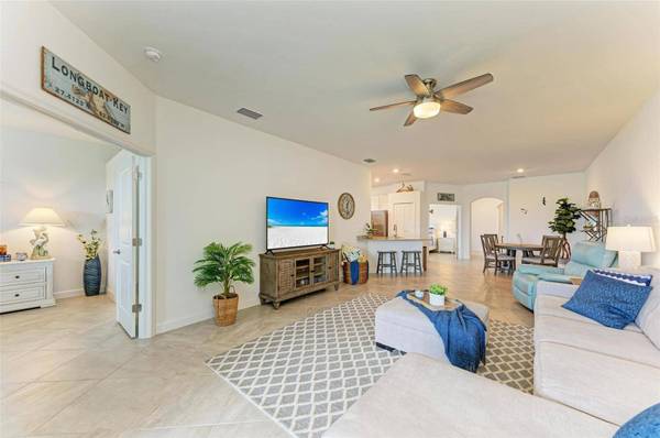 15967 CLEAR SKIES PL, Bradenton, FL 34211