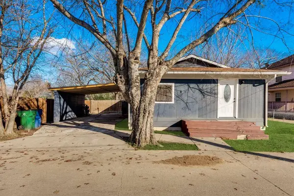 105 Burnett Street, Waxahachie, TX 75165