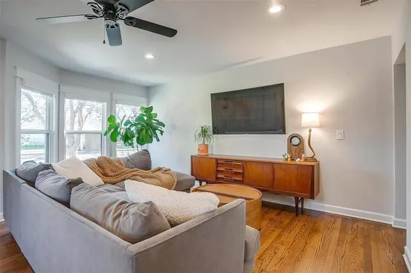 3000 Edgehill Road, Fort Worth, TX 76116