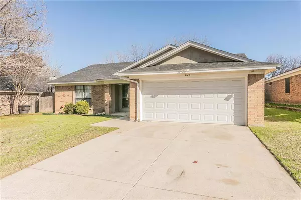 825 Bristol Avenue, Saginaw, TX 76179