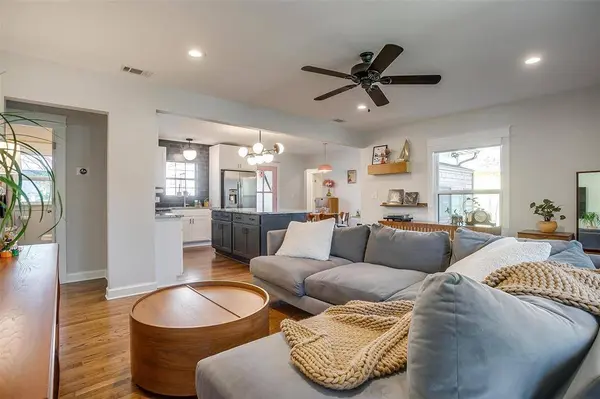 3000 Edgehill Road, Fort Worth, TX 76116