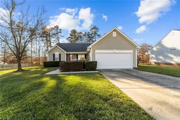 3008 Butterwood DR, Jamestown, NC 27282