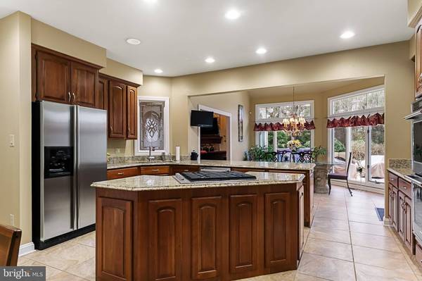 6 FOXBORO CT, Voorhees, NJ 08043