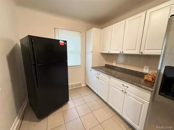 21184 Nummer Street, Warren, MI 48089