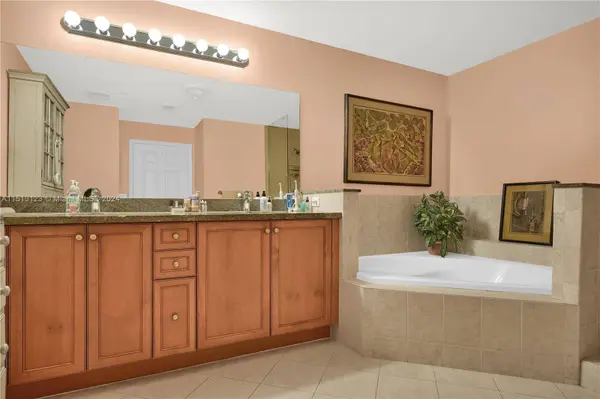 8390 SW 72nd Ave #530, Miami, FL 33143