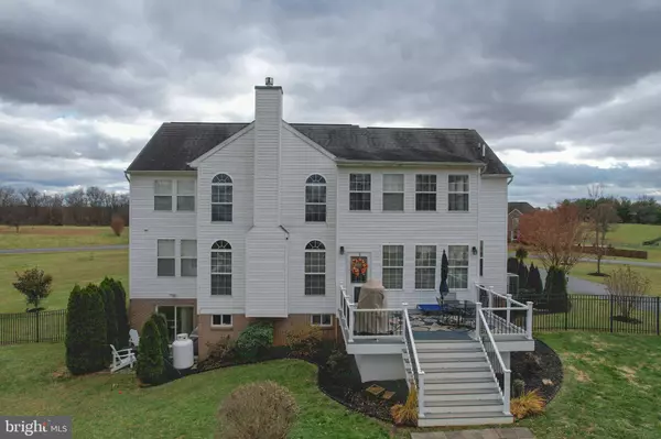 121 PASO CORTO DR, Kearneysville, WV 25430