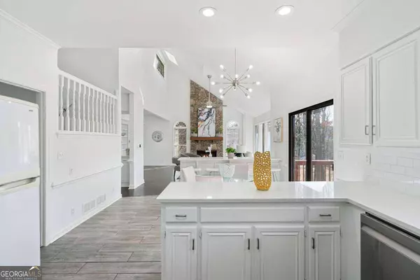 620 Fourth Fairway DR, Roswell, GA 30076