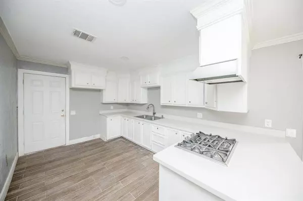 905 Orrel DR, Pasadena, TX 77503