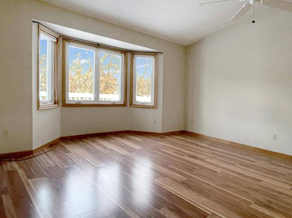 2738 River Woods LN, Burnsville, MN 55337