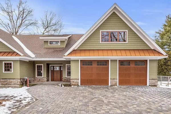 124 Lovejoy Rd, Andover, MA 01810