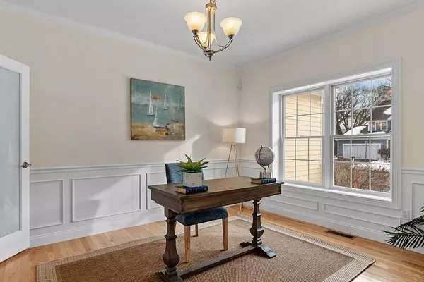 4 Greenmeadow Ln, Andover, MA 01810