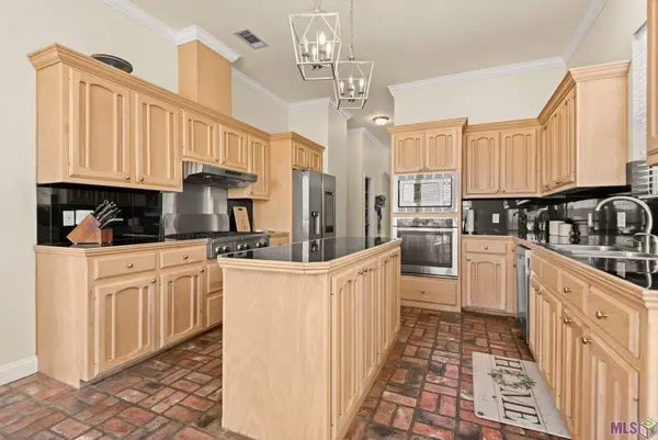 37096 LONGWOOD AVE, Prairieville, LA 70769