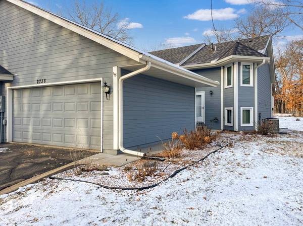 2738 River Woods LN, Burnsville, MN 55337