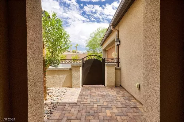 19 Via Tavolara, Henderson, NV 89011