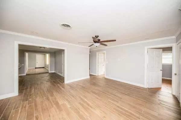 905 Orrel DR, Pasadena, TX 77503