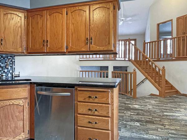 2738 River Woods LN, Burnsville, MN 55337