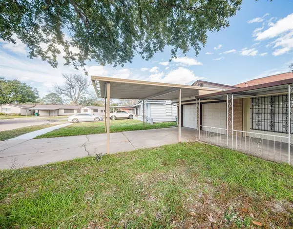 905 Orrel DR, Pasadena, TX 77503