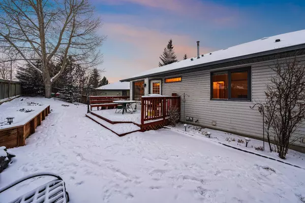 4 Bow CT, Cochrane, AB T4C 1M8