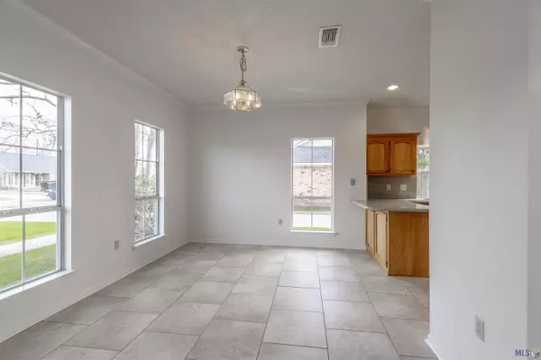 12822 MAGNOLIA CHASE DR, Baton Rouge, LA 70810