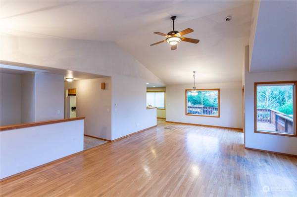 1121 34th ST, Bellingham, WA 98229