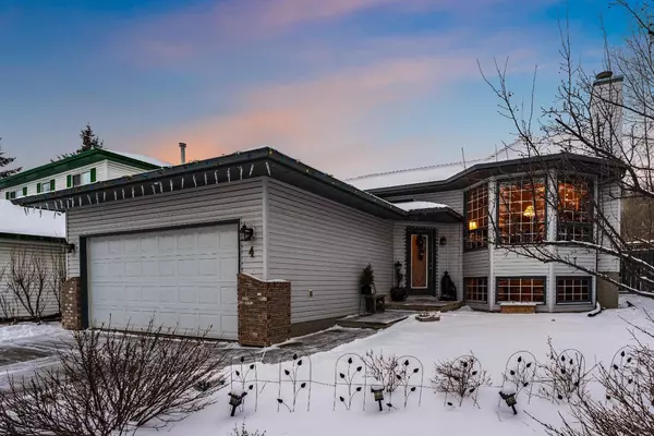 4 Bow CT, Cochrane, AB T4C 1M8