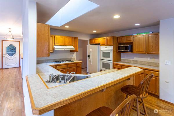 1121 34th ST, Bellingham, WA 98229