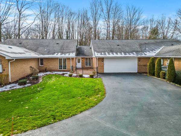 4106 Bristol Ln, New Castle, PA 16105
