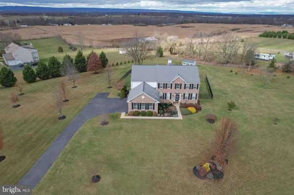 121 PASO CORTO DR, Kearneysville, WV 25430