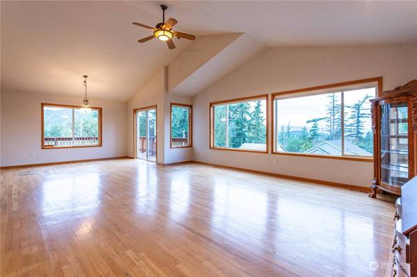 1121 34th ST, Bellingham, WA 98229