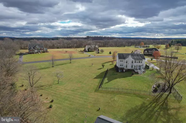 121 PASO CORTO DR, Kearneysville, WV 25430