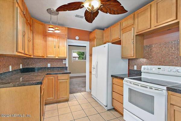 5053 APPLETON AVE, Jacksonville, FL 32210