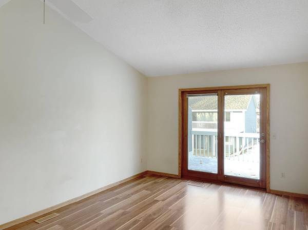 2738 River Woods LN, Burnsville, MN 55337