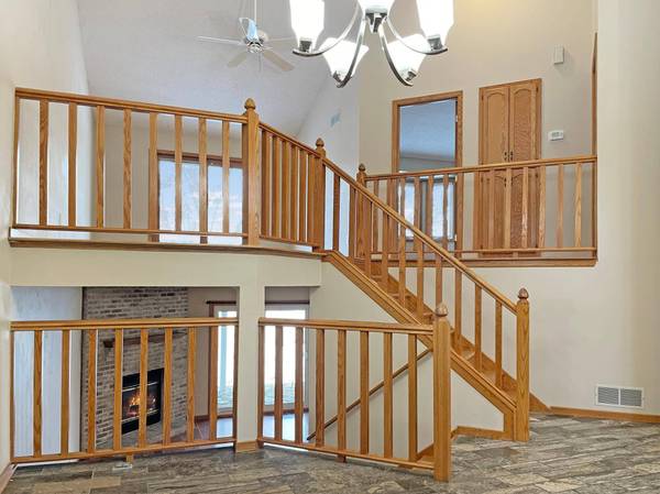 2738 River Woods LN, Burnsville, MN 55337